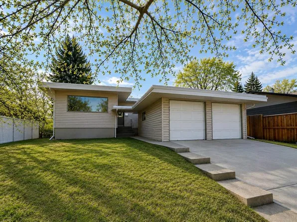 19 NE Meadowview Rd SW, Calgary, AB T2V 1V9
