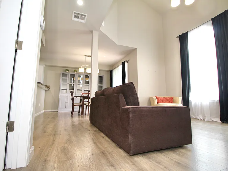 819 Estancia Ct — Photo 8