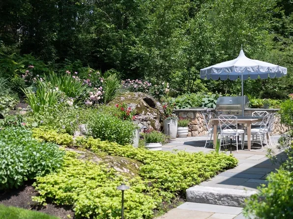 130 Hickory Rd, Weston, MA 02493