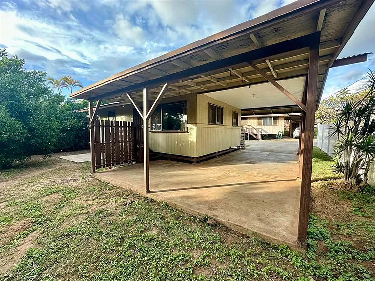 390 Auhana Rd — Photo 6