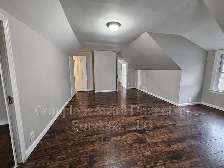 7209 Catherine St — Photo 15