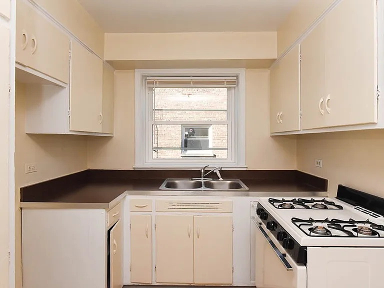 2723 W Berwyn Ave #3 — Photo 2