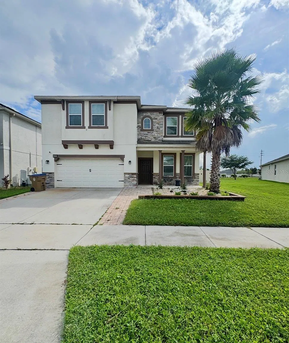 5 bed, 3.0 bath, 2597 sqft, $3,200 — Photo 1