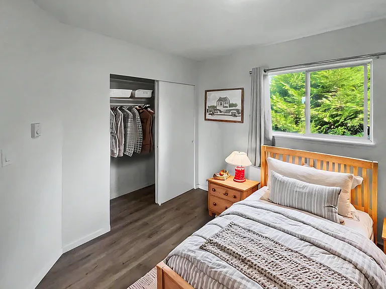 3498 Lovat Ave — Photo 9
