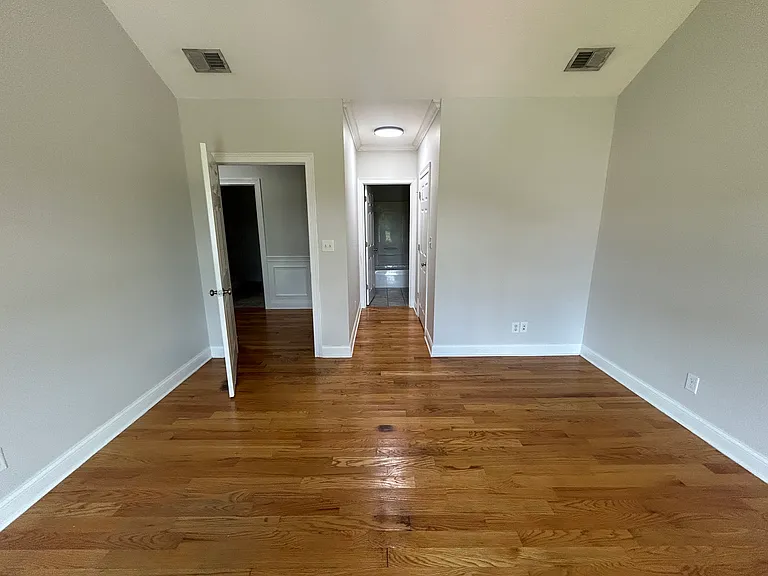 127 Greystone Ct — Photo 7