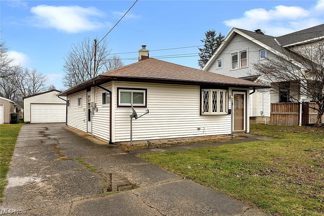 165 Westminster Ave photo 1