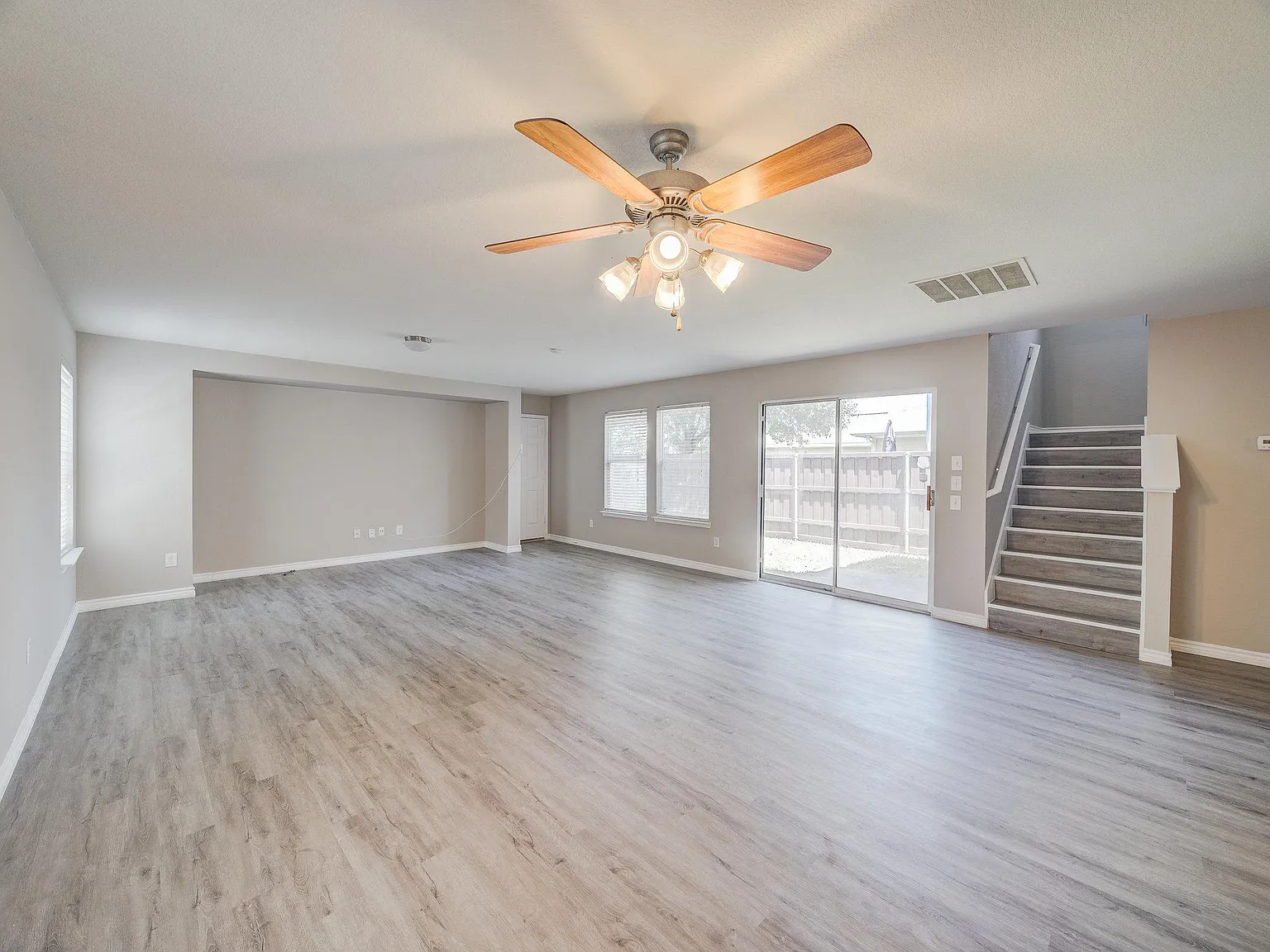 3 bed, 2.5 bath, 1986 sqft, $2,395 — Photo 3