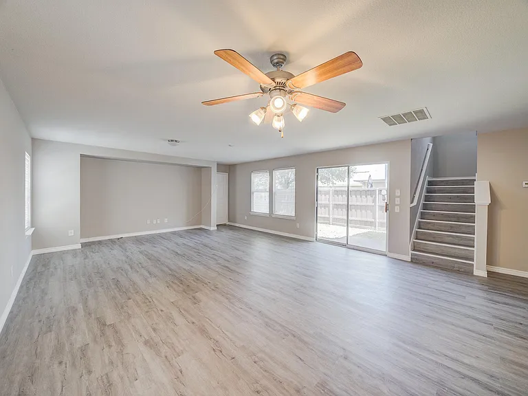 6908 Planters Row Dr — Photo 3