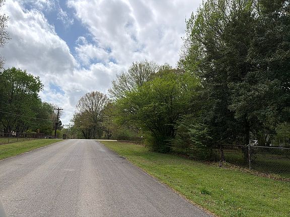 4th image of 140 Stagg Rd