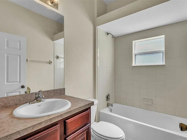 2889 Seymore St — Photo 16