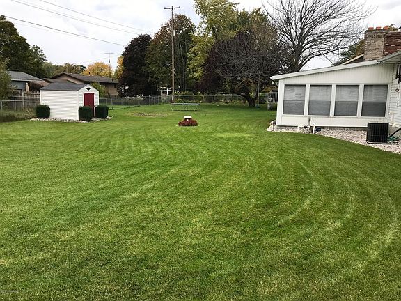 2nd image of 1637 Woodside Dr