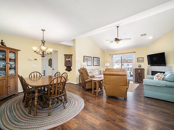 3rd image of 633 Fieldstone Cir W Unit 63