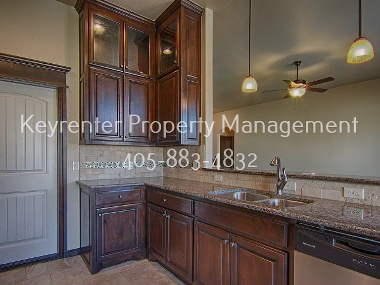 8409 NW 140th St — Photo 9
