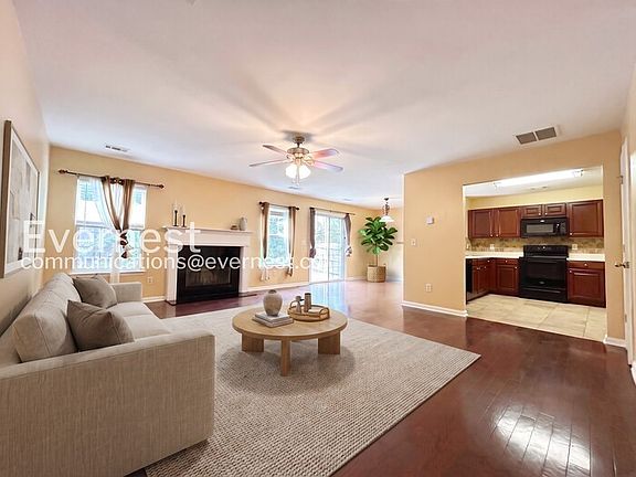 2nd image of 2395 Mayfair Dr