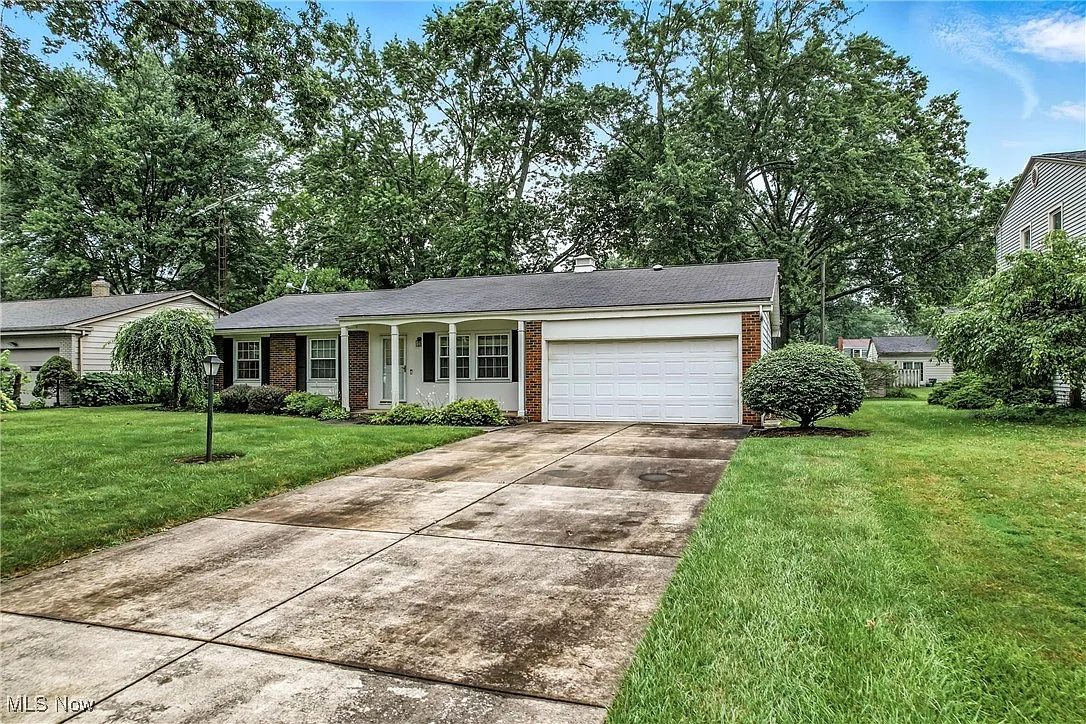 3901 Greenmont Dr SE photo 1