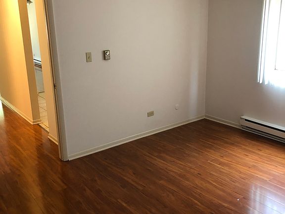 4th image of 1471 Ashland Ave #2