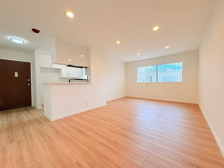 1340 Orange Grove Avenue — Photo 7