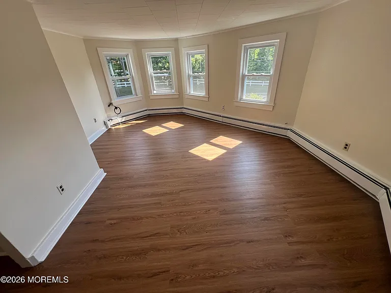 148 W Sylvania Ave #B — Photo 9