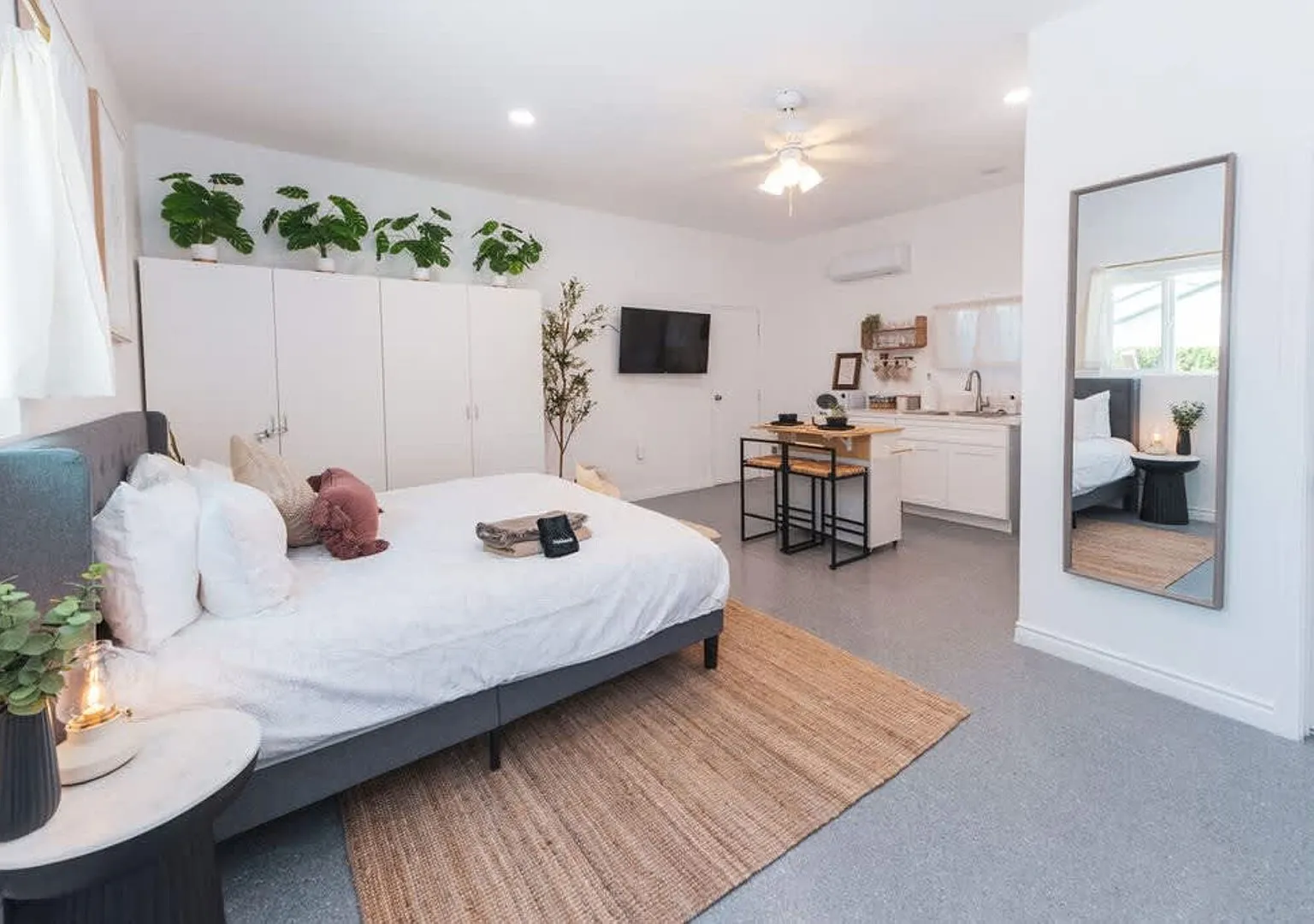Welcoming Claremont Studio W/Private Yard&Pool Spa — Photo 3