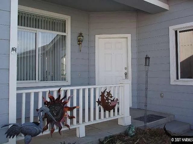 3 bed, 1446 sqft, $2,400 — Photo 1