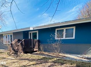 514 N 3rd St, Farmington, IA 52626