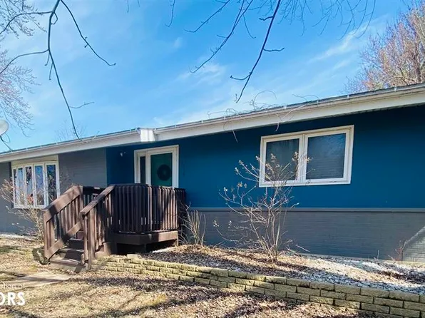 514 N 3rd St, Farmington, IA 52626
