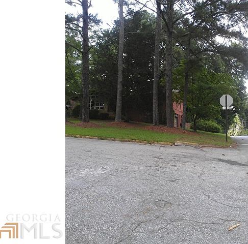 2nd image of 2561 Woodhill Ln