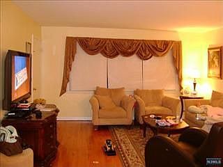 1st image of 82 Maitland Pl