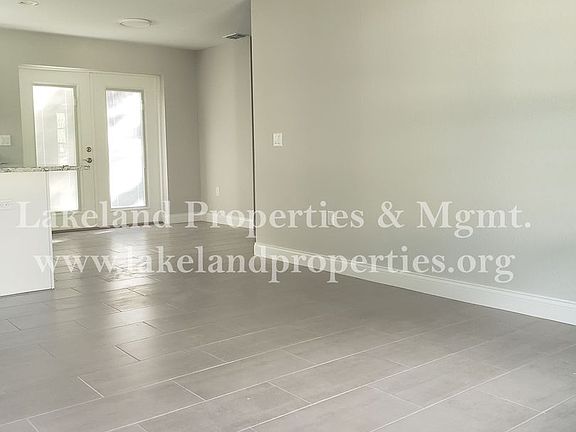 4th image of 675 E Parker St