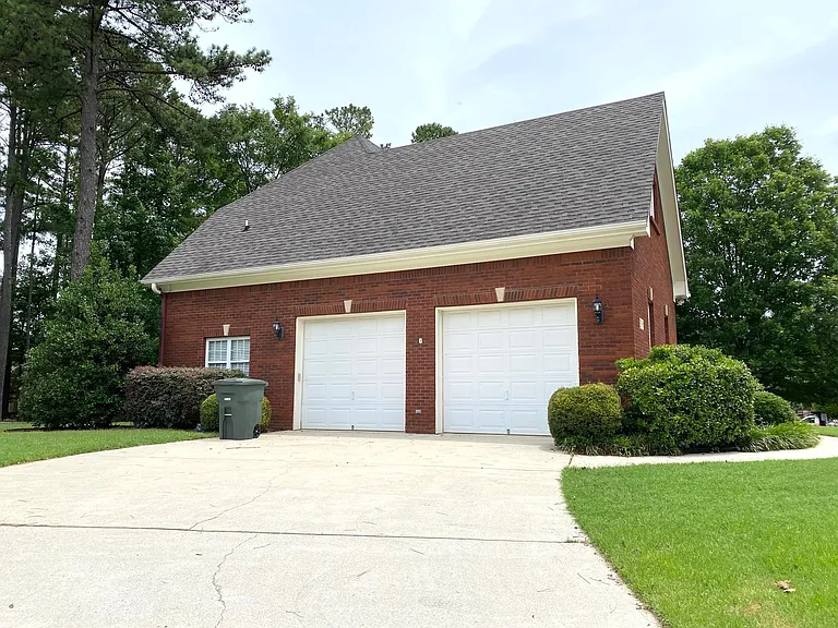 2505 Clifton Dr SE — Photo 4