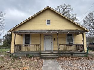 88 Palmetto St, Clinton, SC 29325