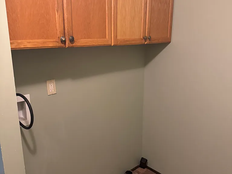Laundry room with hookups