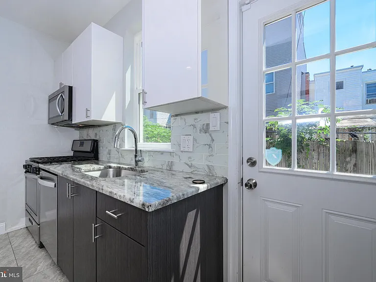 1439 N Newkirk St — Photo 9