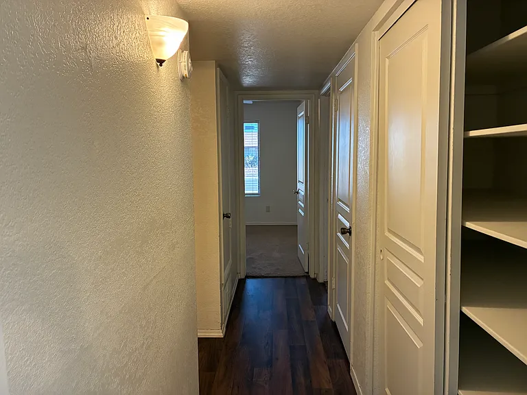 602 W Wickieup Ln — Photo 14
