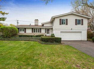 2317 Meadow Dr S, Wilmette, IL 60091