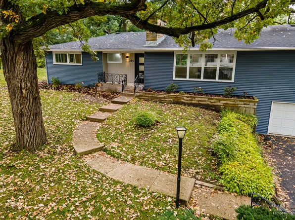 355 Hiawatha Dr, Lake In The Hills, IL 60156