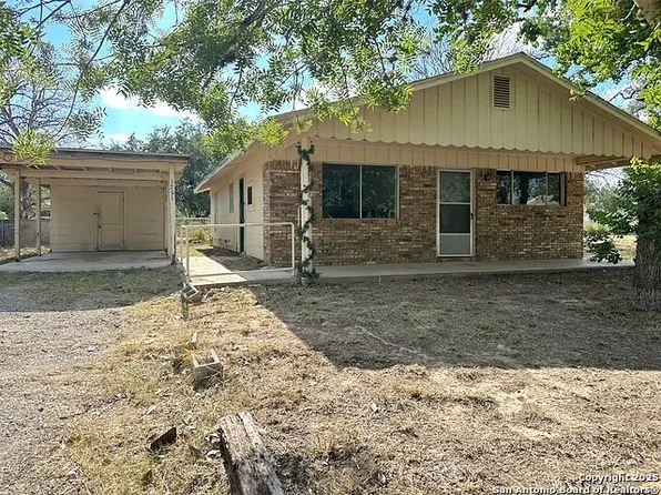 1201 Florida, Pleasanton, TX 78064