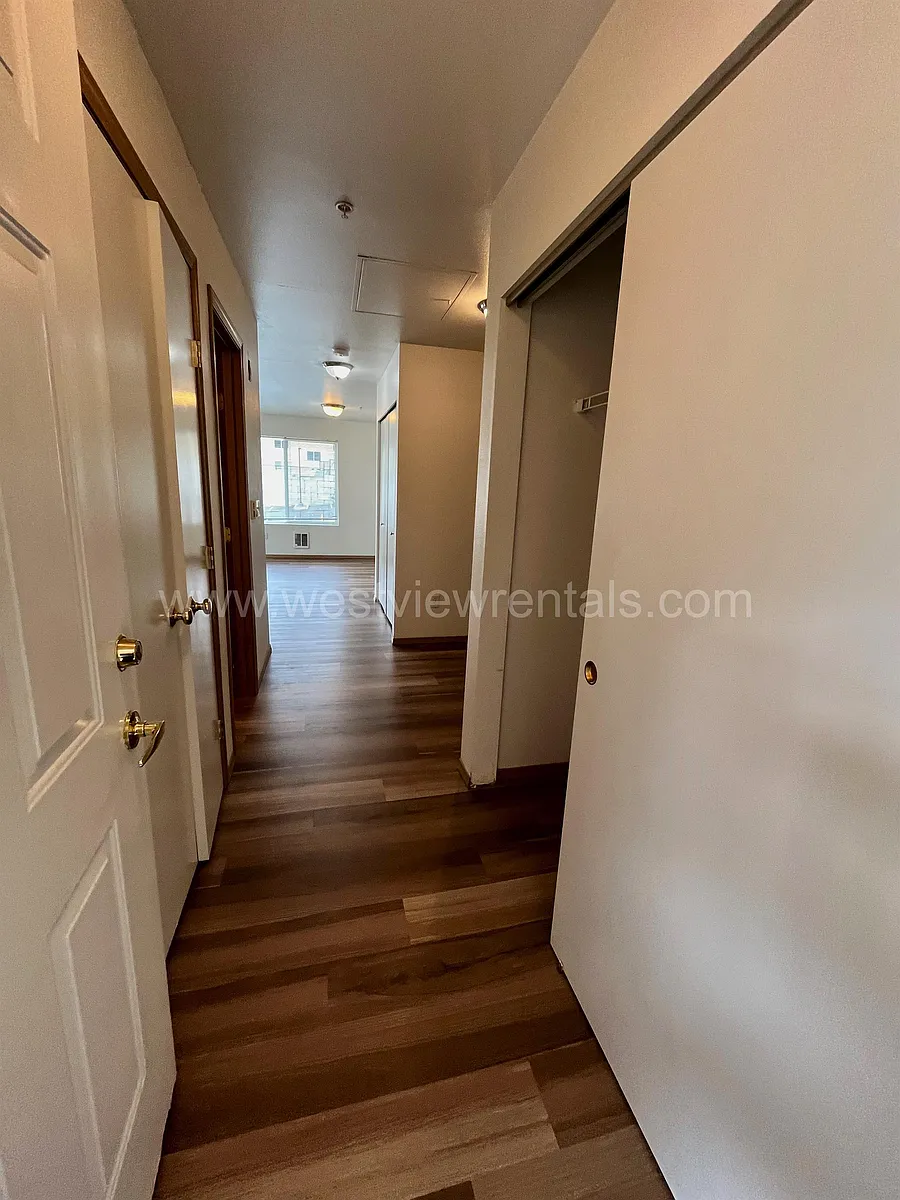 Building Photo - 524 32nd St #403