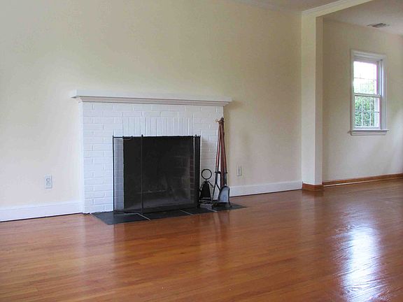 2nd image of 28 Oak Dr