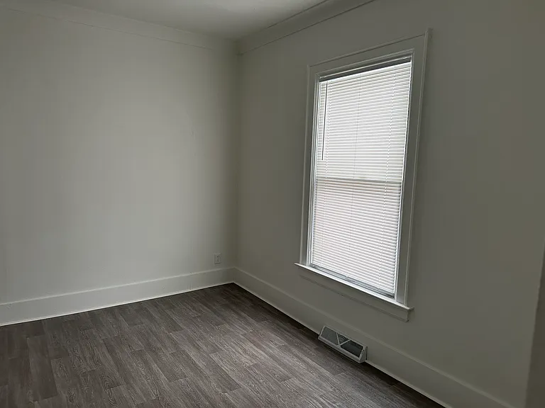 311 W Pleasant St — Photo 8