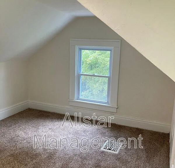 1201 East Ave — Photo 10