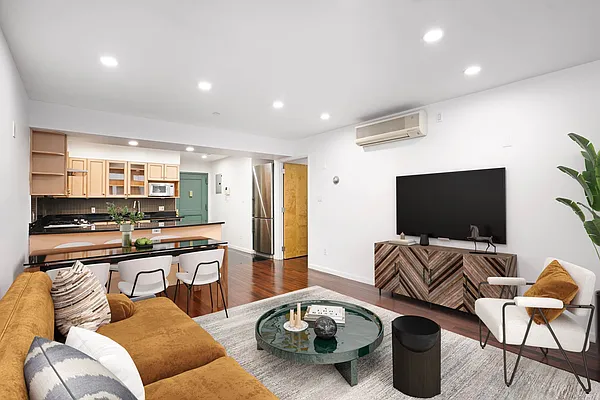 Rented by Nolita Group | media 7