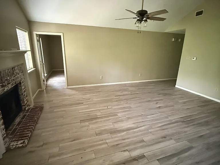 1875 Westchase Dr — Photo 8