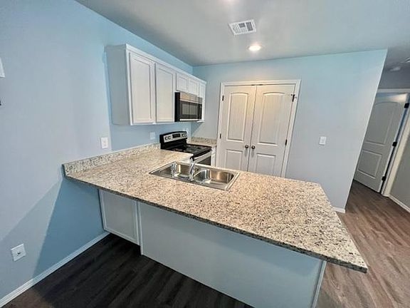 2nd image of 1015 Trimble Ave