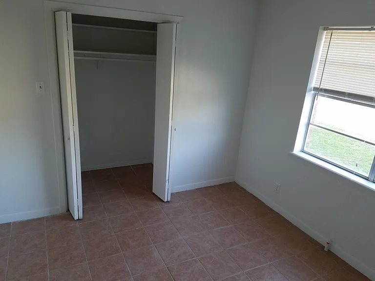 292 Barker St — Photo 3