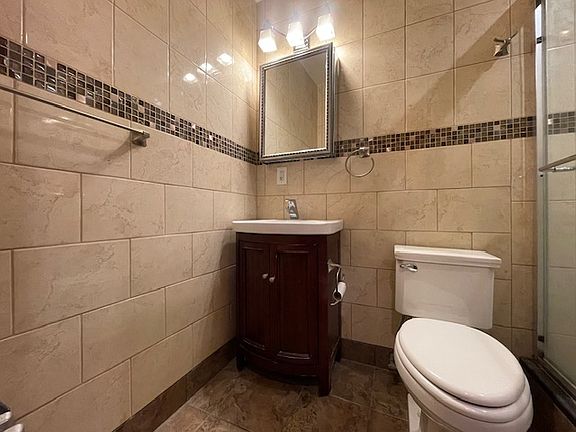 5th image of 526 6th Ave APT 3L