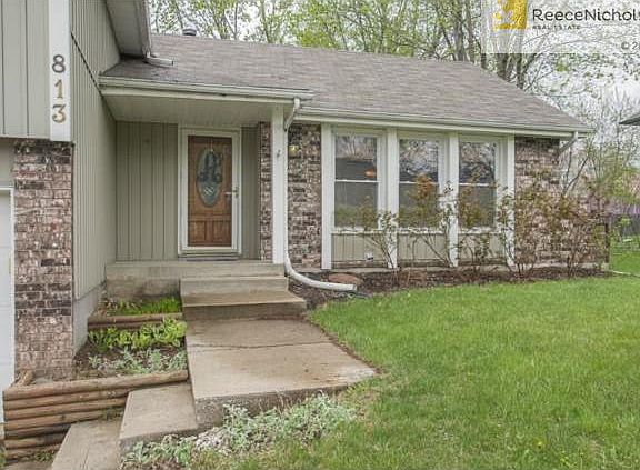 2nd image of 813 NW Springwood Dr