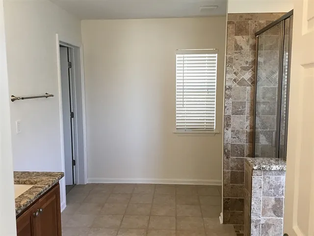 385 Bostwick Cir — Photo 8