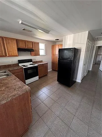 2 bed, 1.0 bath, 833 sqft, $1,200 — Photo 3
