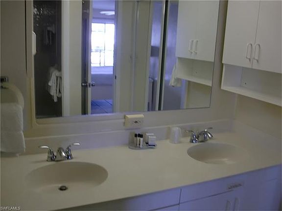 4th image of 900 Broad Ave S #136